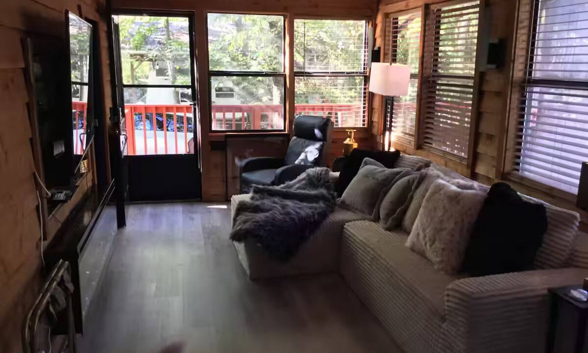 Cleveland RV Rental | 1-bedroom campground in adorable Cleveland with cool outdoor vibes