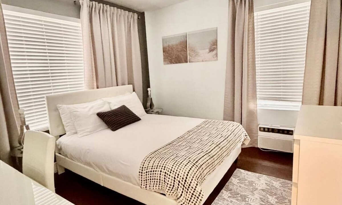 Mid Beach Condo | 1 BR on Collins Ave. steps away from the BEACH