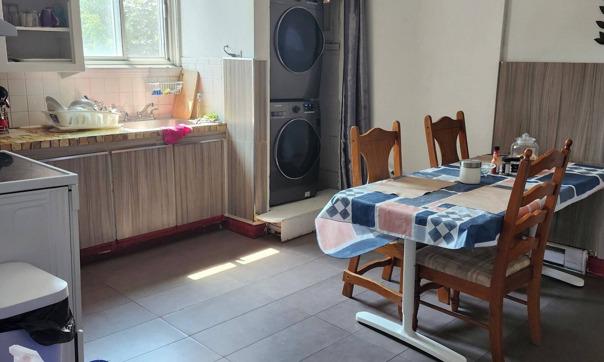 Pont-Viau Apartment | 124/2 A private room in a appartement(queen bed) shared bathroom and kitchen