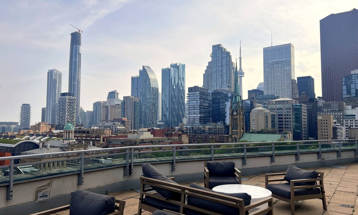 St. Lawrence Condo | 2-bed, 2-bath spacious condo one block from St Lawrence market