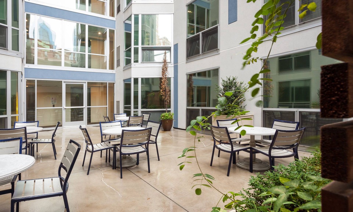 Center City West Apartment | 2 Bedroom and 2 Bathroom Fully Furnished Apt near Rittenhouse by RedAwning