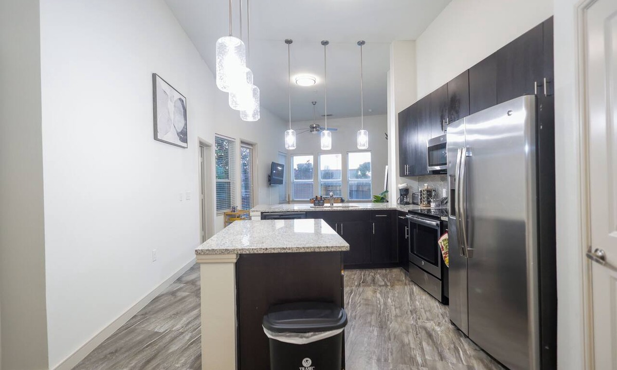 Cedars Apartment | 2-bedroom apartment in beautiful Dallas with AC and fitness room