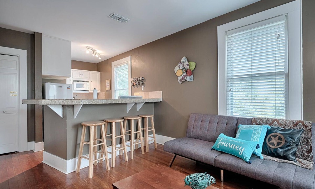 Clarksville Apartment | 2 blocks from 6th St- Downtown Austin-Near WholeFoods-Restaurant,Shops,Nightlife