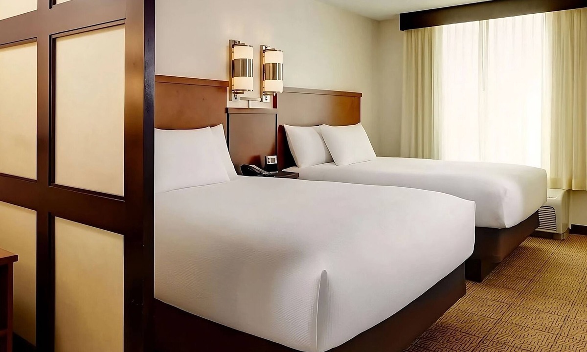 St. Johns Hotel | 2 Convenient Units! Pets Allowed, FREE Parking, Quick Drive to The Vortex!