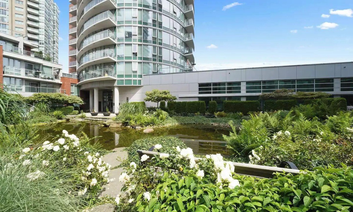 Chinatown Condo | 3 bed Subpenthouse Ocean&Mountain View-Downtown
