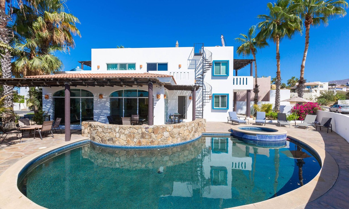 Cabo Bello House | 3 min from the beach! Family-sized villa with private pool + Spring promo!