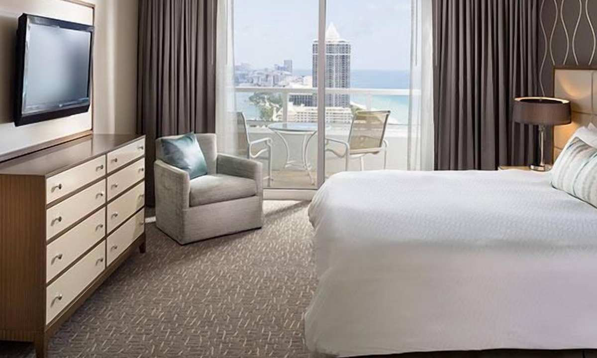 Mid Beach Hotel | 3 x Tresor One Bedroom Oceanview Accommodations at Fontainebleau Miami Beach