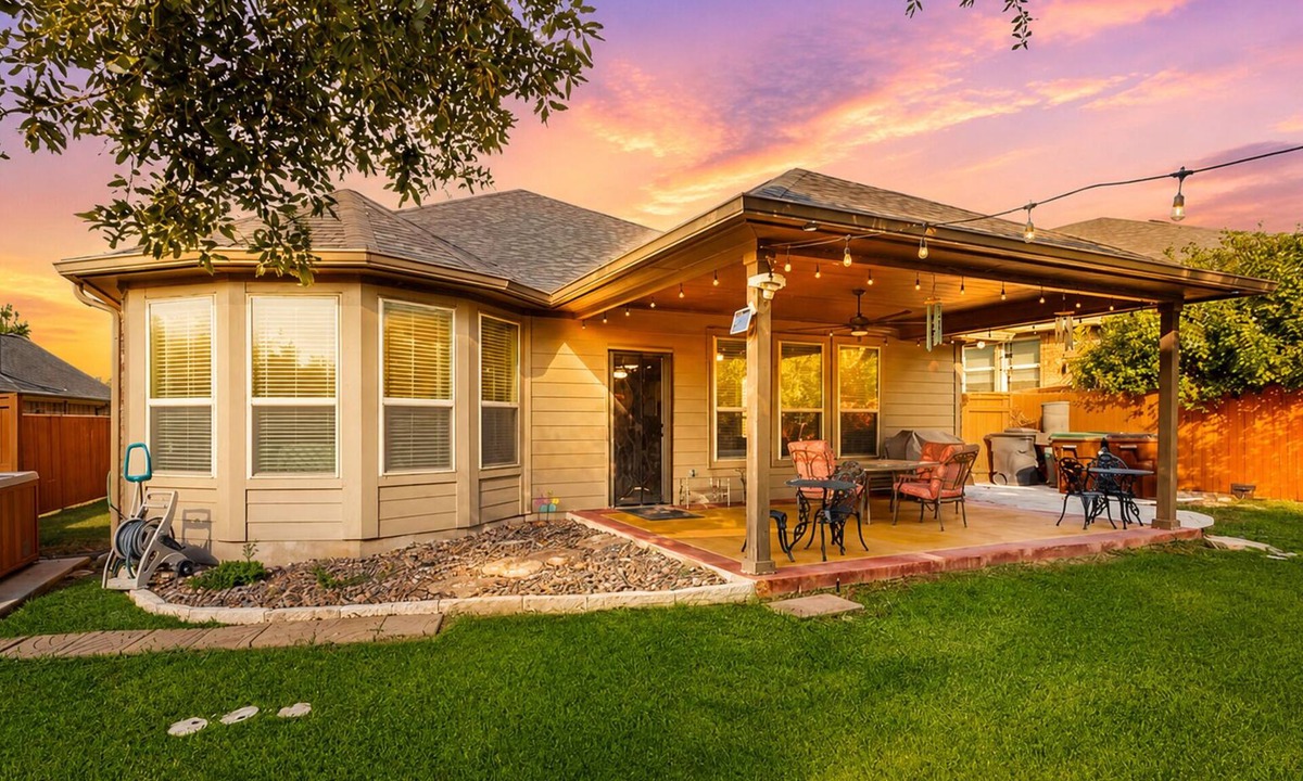 Scenic Oaks House | 3BR Home w, foosball! Close to Six Flags