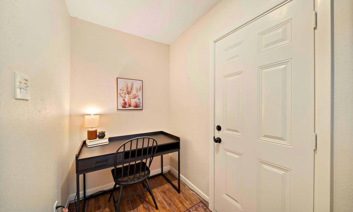 El Lago House | 3BR Seabrook Home - Walk to El Jardin Beach | BBQ