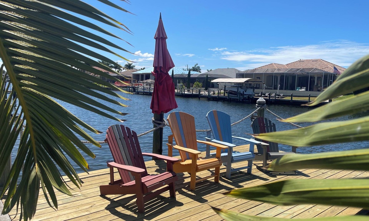 Pelican Villa | 4 bedrooms (2 MASTER) in total 3 bath SOUTH-facing large pool, boat dock