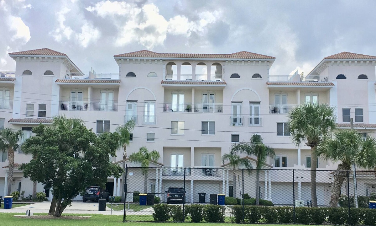 Bay Esplanade House | 4 BR Clearwater Beach Townhouse Hot Tub Rooftop Lounge Beach/Gulf Views