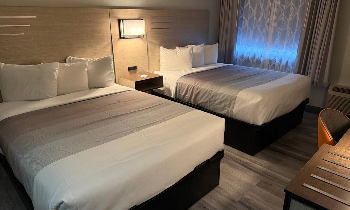 Kansas City Hotel | 4 Quiet Rooms for Family Getaways with Free Parking and Breakfast Included