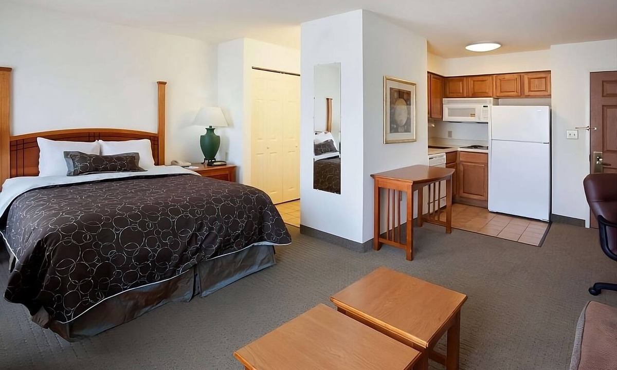 Vance Jackson Hotel | 4 Spacious Suites w/Free Breakfast | A short drive to Six Flags Fiesta Texas