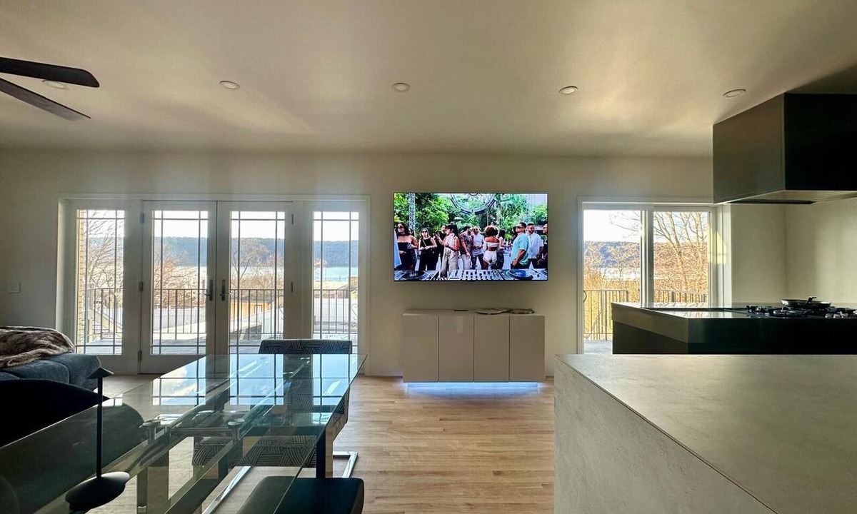 Ludlow House | 4BR Hudson River Views, First Train Stop NYC