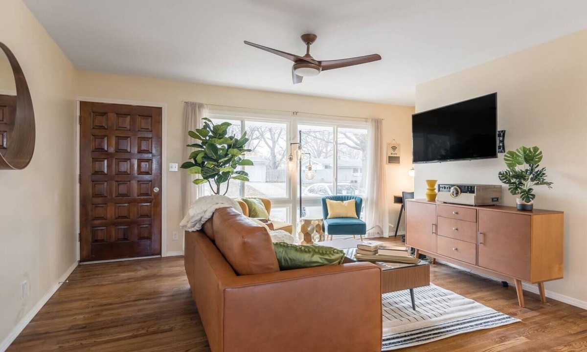 Parkville House | 4BR Stay-between airport and downtown