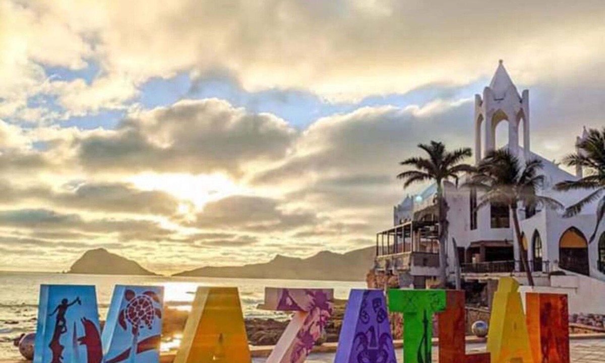 Lomas de Mazatlan Condo | 5 minute walk to the Beach + Personal Concierge & Airport Pickup - Pet-Friendly!