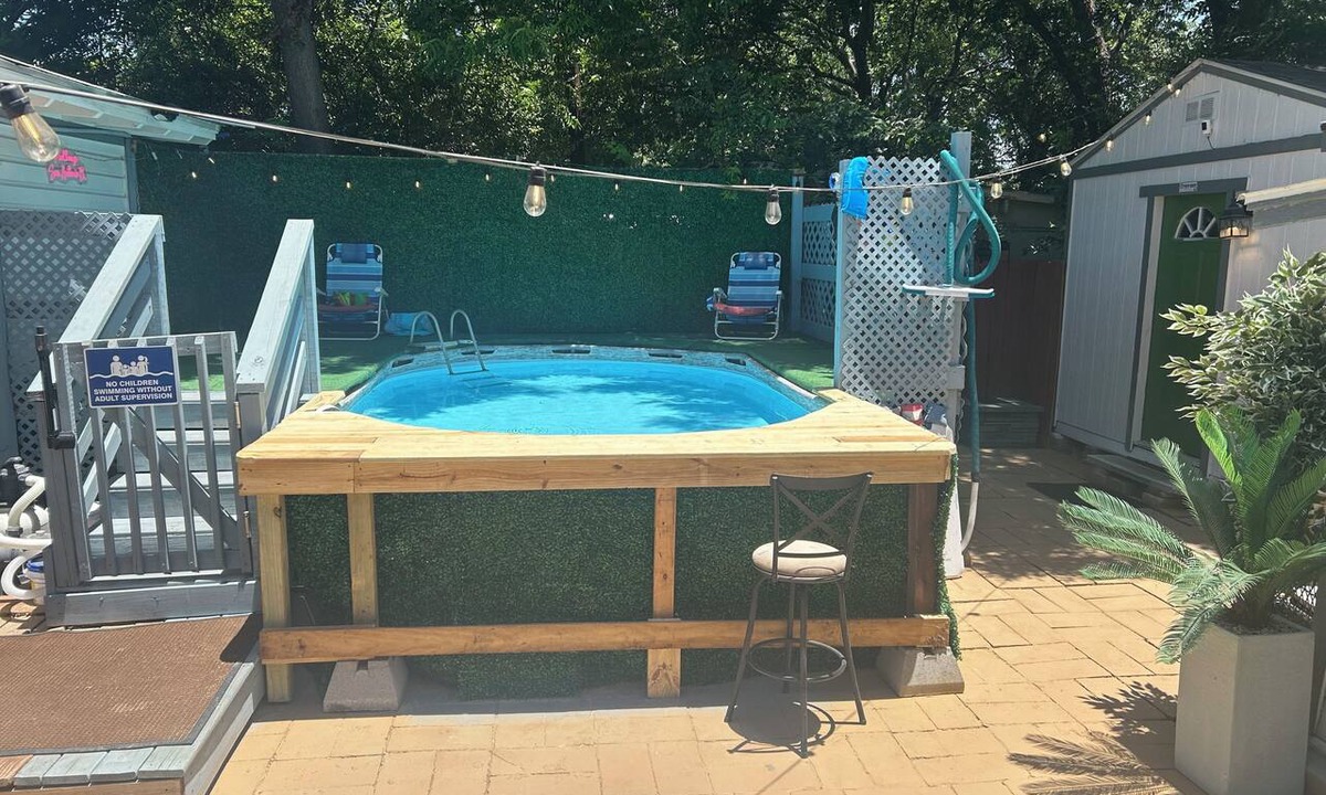 Southside House | 5BR Retreat with Theater and Game Room Near Downtown + POOL