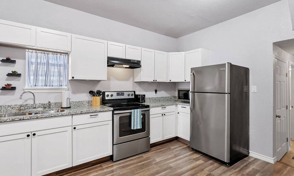 Riverside House | 6-min from Alamodome, 7-min from River Walk, and free coffee bar