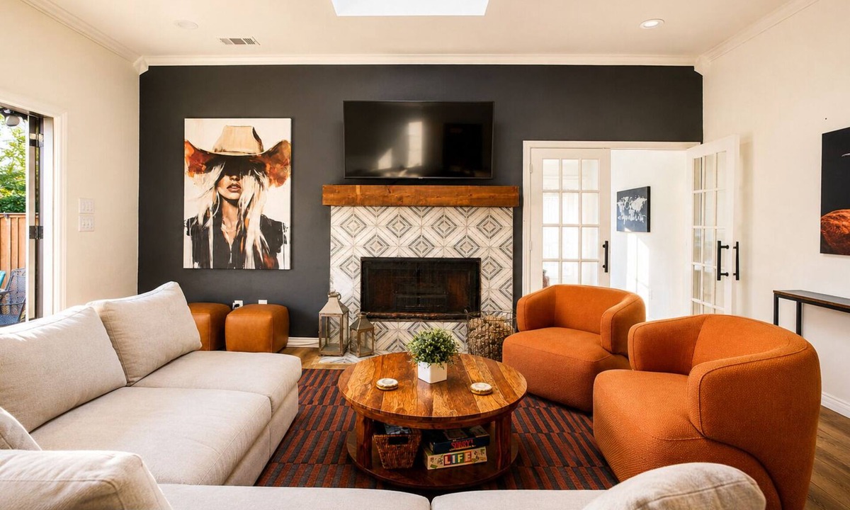 Frisco House | 6 Minute Drive to Universal Kids Resort, Sleeps 10, Group Stay, Work Remote!