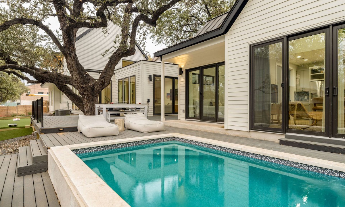 Bouldin House | 6BDR Luxe Pool Retreat City Views, Ping Pong, Foosball, Guest House | Henley