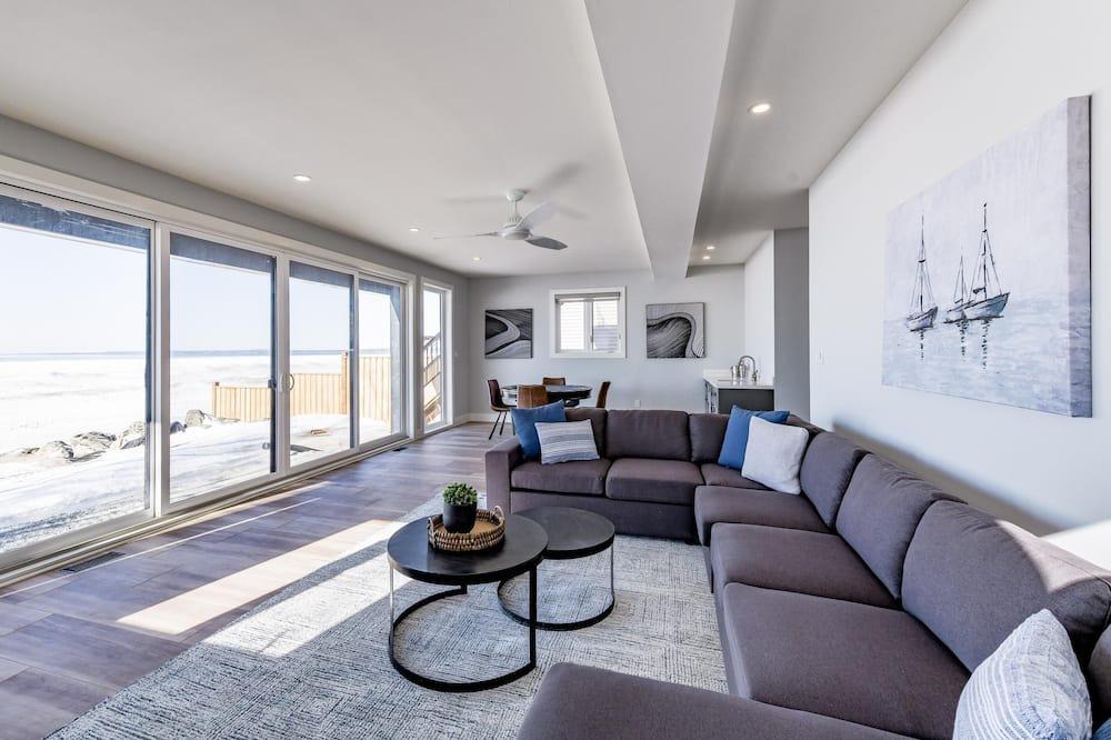 Tiny Cottage | 6bed 5bath brand new beach house in Tiny! West Exposure! Sunsets! Hot tub!