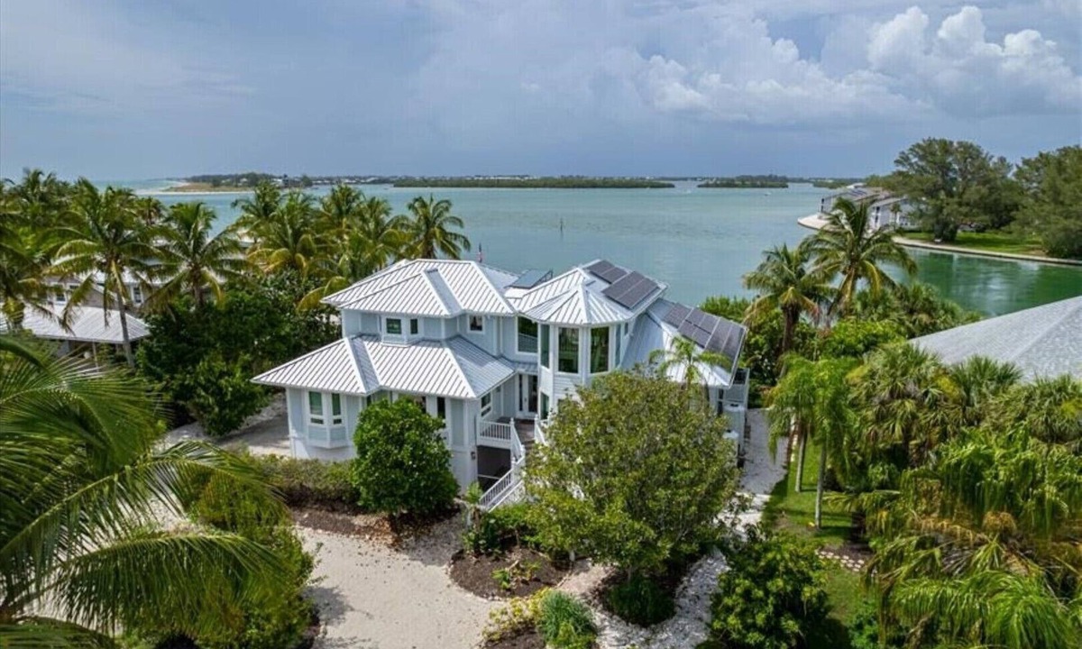 Boca Grande House | 9880 Gassparilla - 2 Boat Lifts, 39' Ft Dockage - Private Pool - Sleeps 12