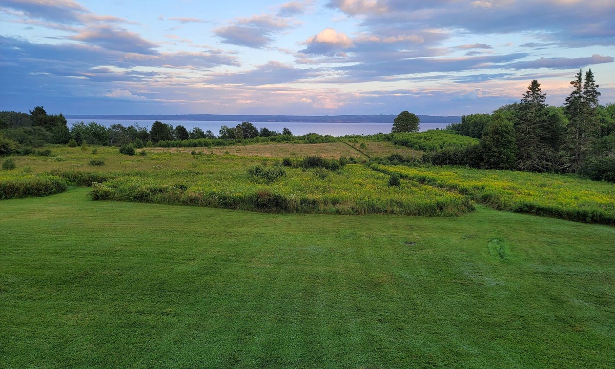 Curryville House | A peaceful retreat on the ocean with a spectacular view and access to the beach