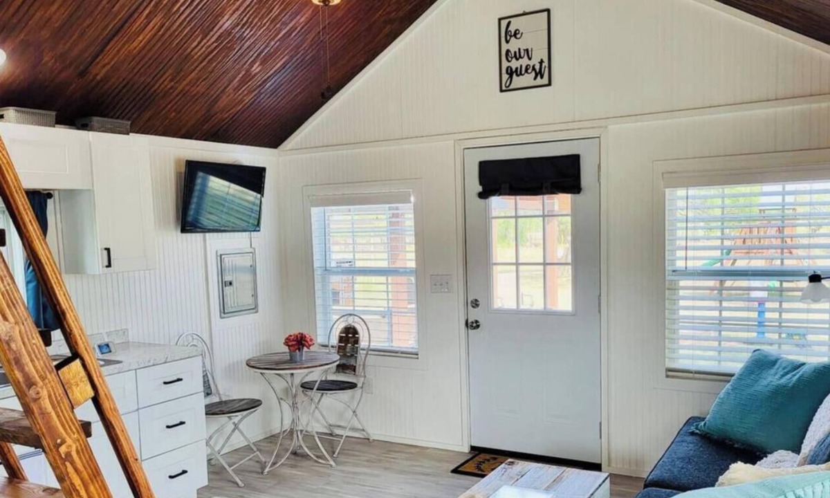 Potosi House | Adorable tiny house (with loft!) near Potosi Live