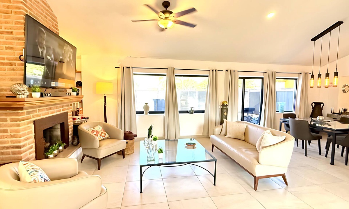 San Antonio Tlayacapan Apartment | Ajijic 2 Bedroom Unit-Huge Patio-Bikes-Gym-Pickleball Court-Golf Cart-Scooters