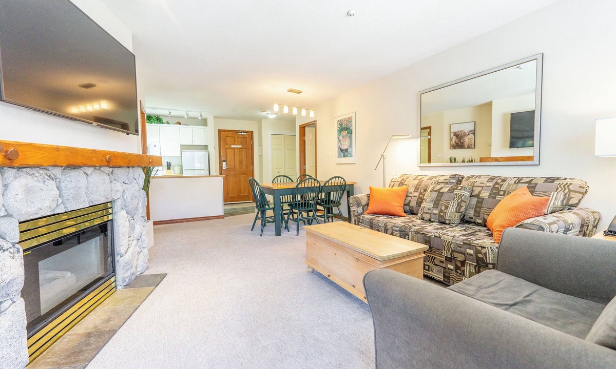 Upper Village Condo | Aspens #439 Prime Ski-in Ski-out Location! Top Floor Unit, Pool, Hot tubs, BBQ