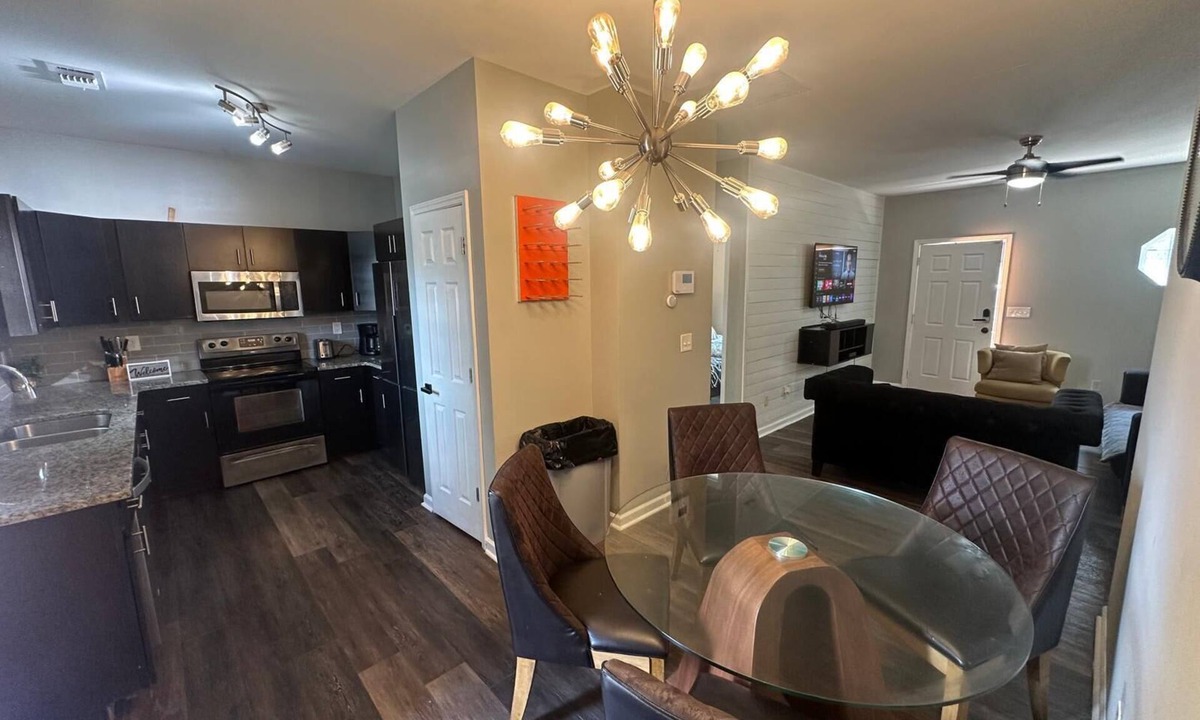 Southwestern Apartment | Basic 4BR Home 15 Min Downtown ATL Sleeps 8+