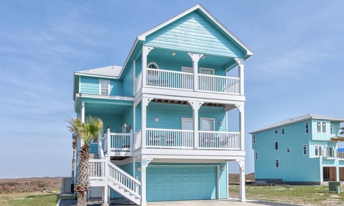 Bella Vista House | Beach 2 minutes , ocean views, community pool, hot tub & game room