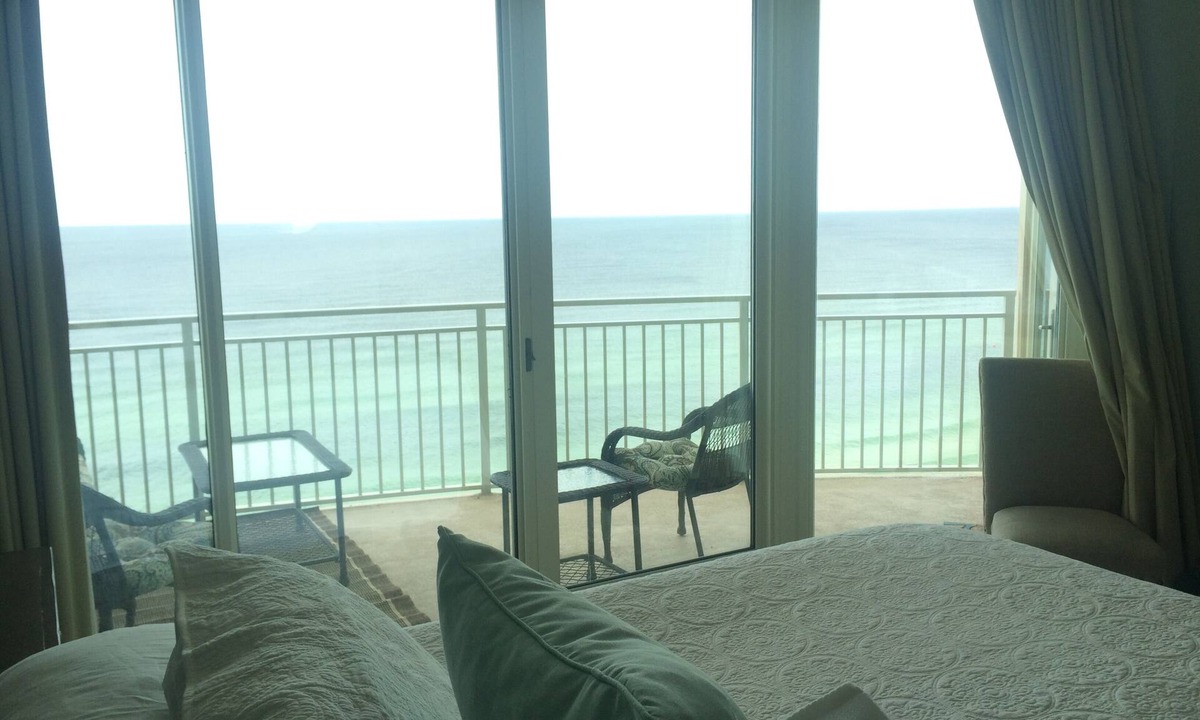 Panama City Beach Condo | Beach chairs included! Fall dates available!