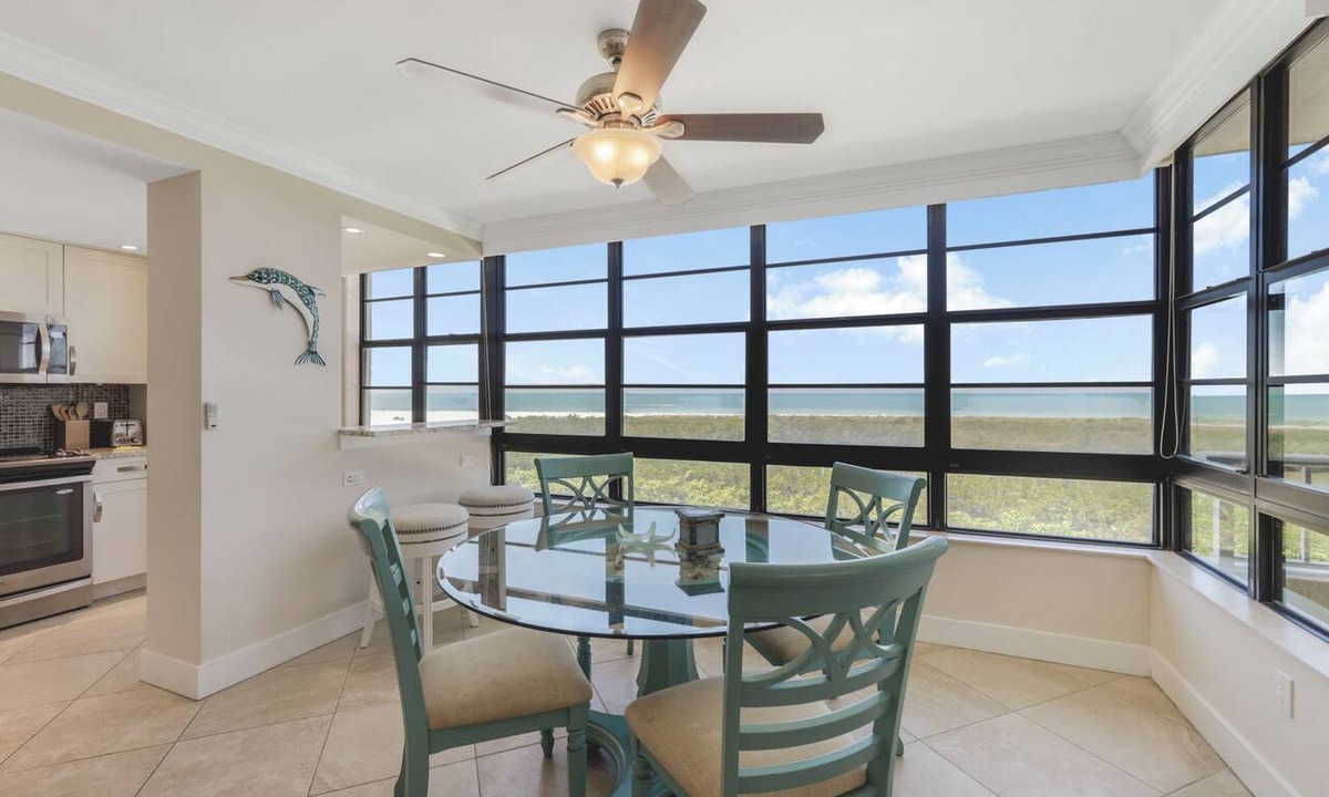 Marco Island Condo | Beachfront condo w/pool & dazzling ocean view