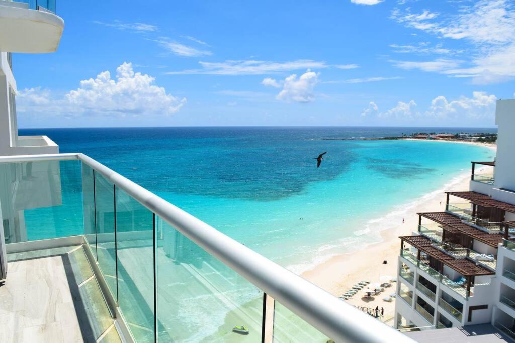 Zona Hotelera Apartment | Beachfront Studio Balcony Pool & Gym