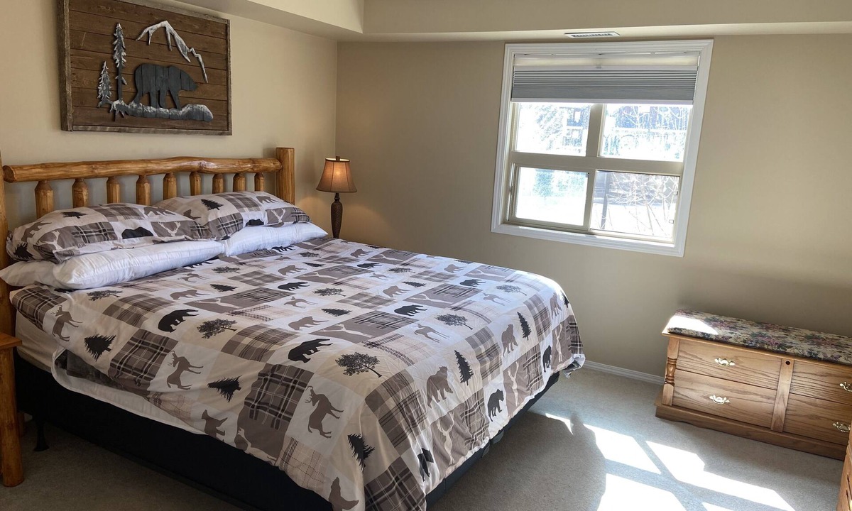 Invermere Condo | Bears Den, sleeps 6, lakefront, amazing location, sun deck overlooking pool/lake