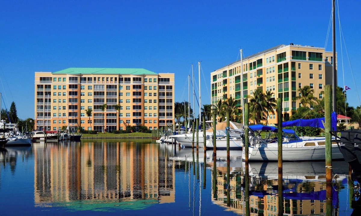 Burnt Store Marina Condo | Beautiful 2 bedroom Condo in Harbor Towers @ Burnt Store Marina and Country Club