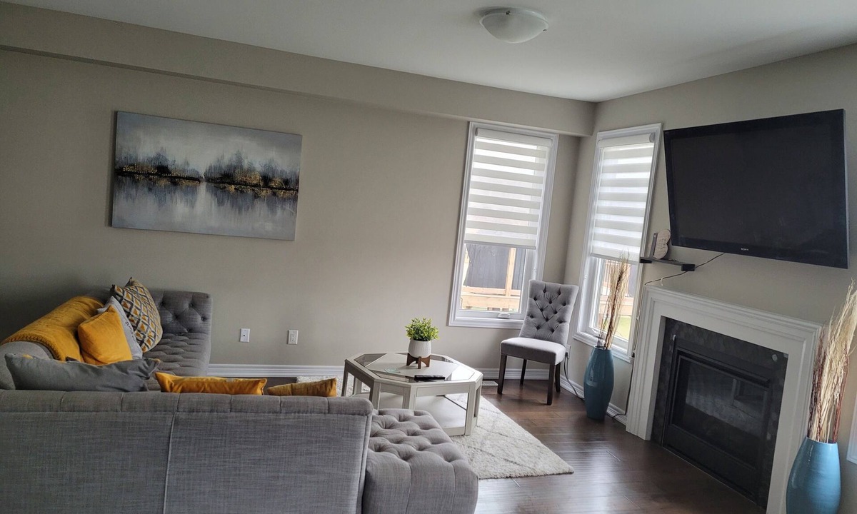 Niagara Falls House | Beautiful 4 bedroom luxury home located in Thorold
