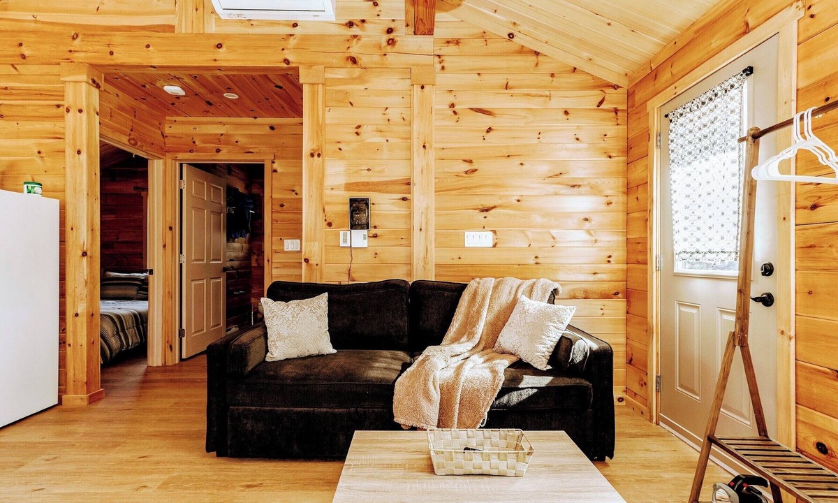 Smiths Corner Cottage | Beautiful Cottage w/Firepit Bbq,close to lakes,vineyards,zipline & Ski Martock