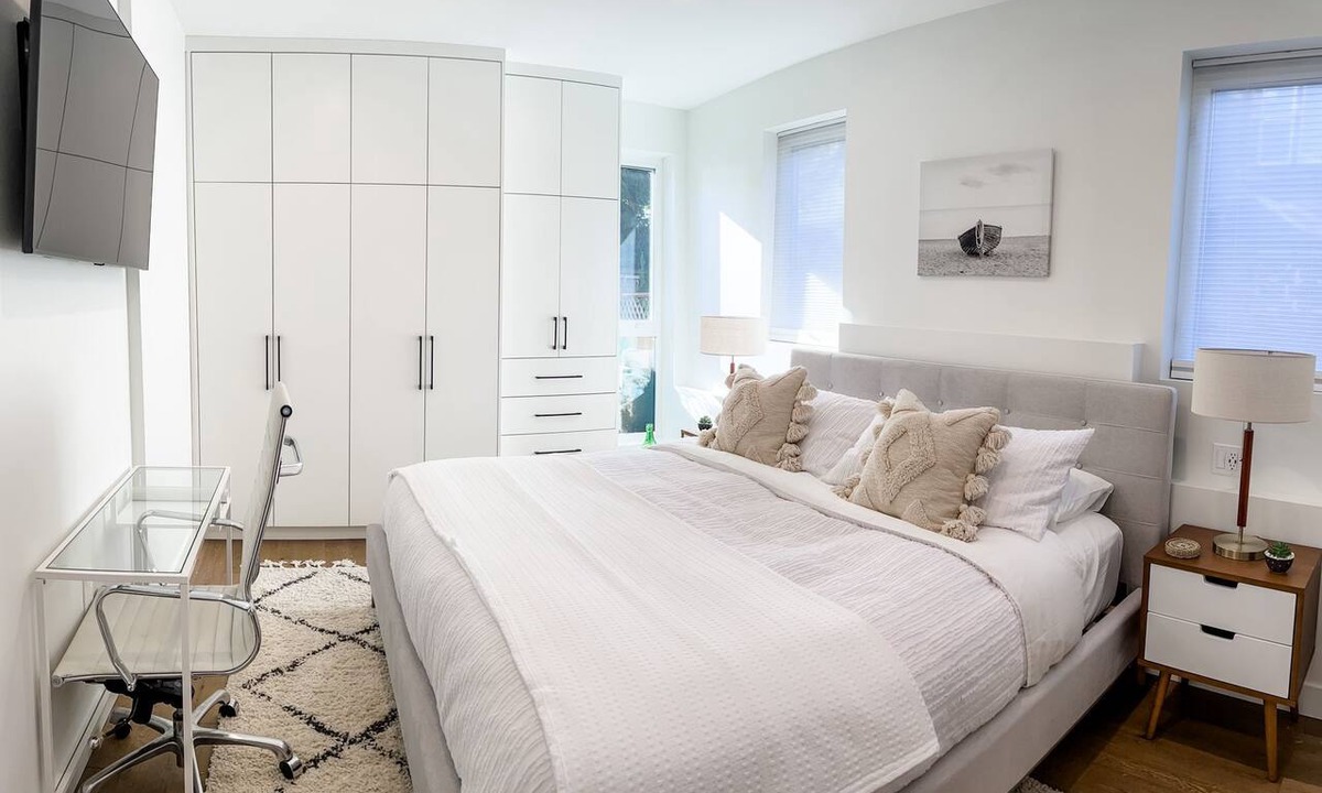 Grandview-Woodland House | Beautiful three bedroom suite for work or play near vibrant Commercial Drive!