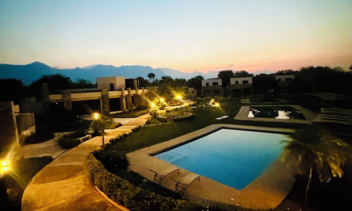 Montemorelos House | Beautiful villa 45 minutes from Monterrey with 3 pools, as well as paddle tennis, soccer, and basketball courts