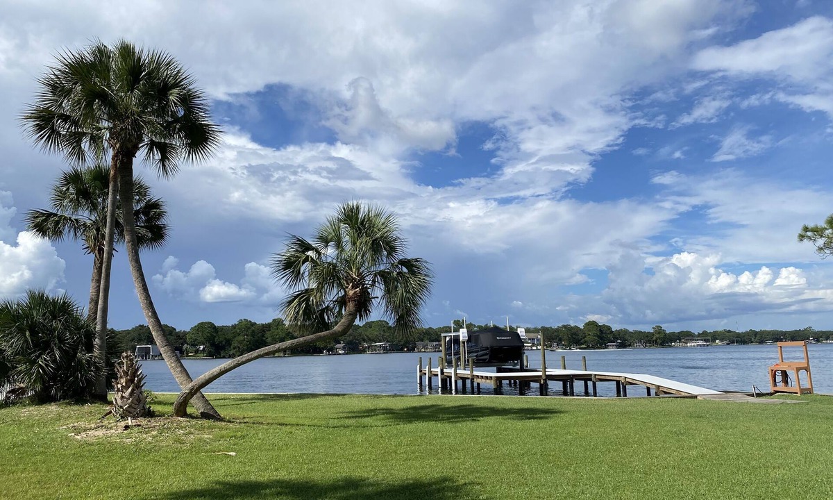 Fort Walton Beach House | Beautiful Waterfront, Private Boat Dock, 10 min to beach, large family home.