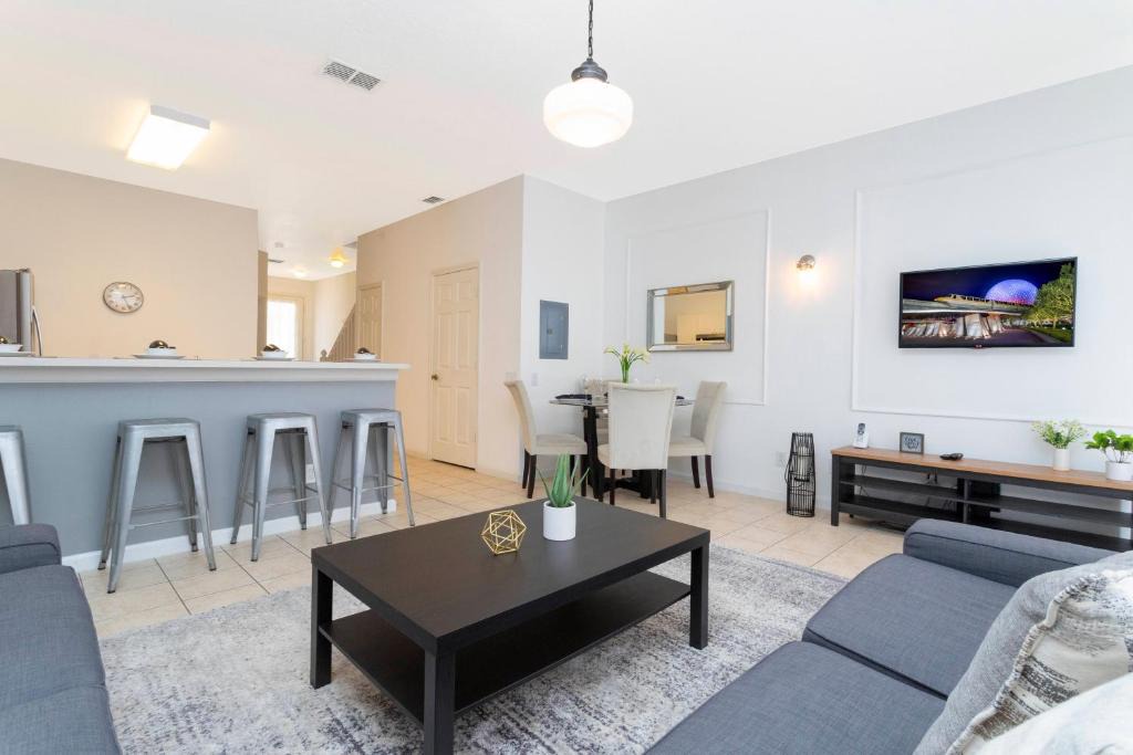 Windsor Palms House | Beautiful Windsor Palms townhome newly furnished 2383