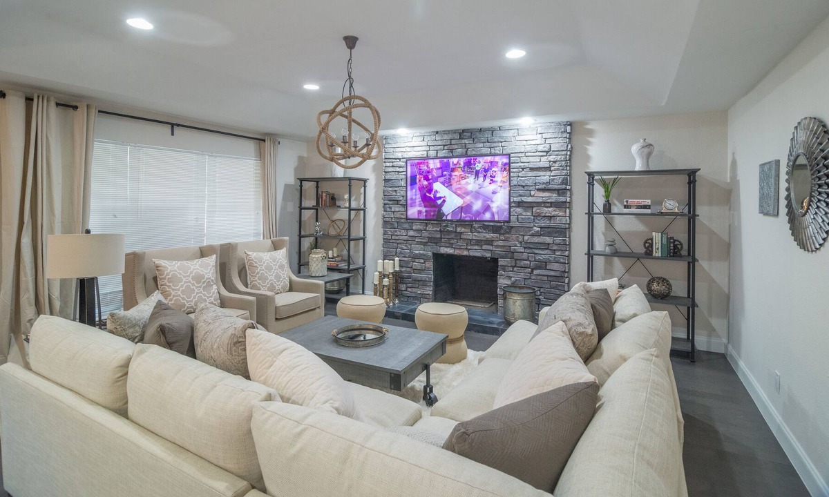 Plano House | Beautifully Designed 3 Bedroom home in Plano TX