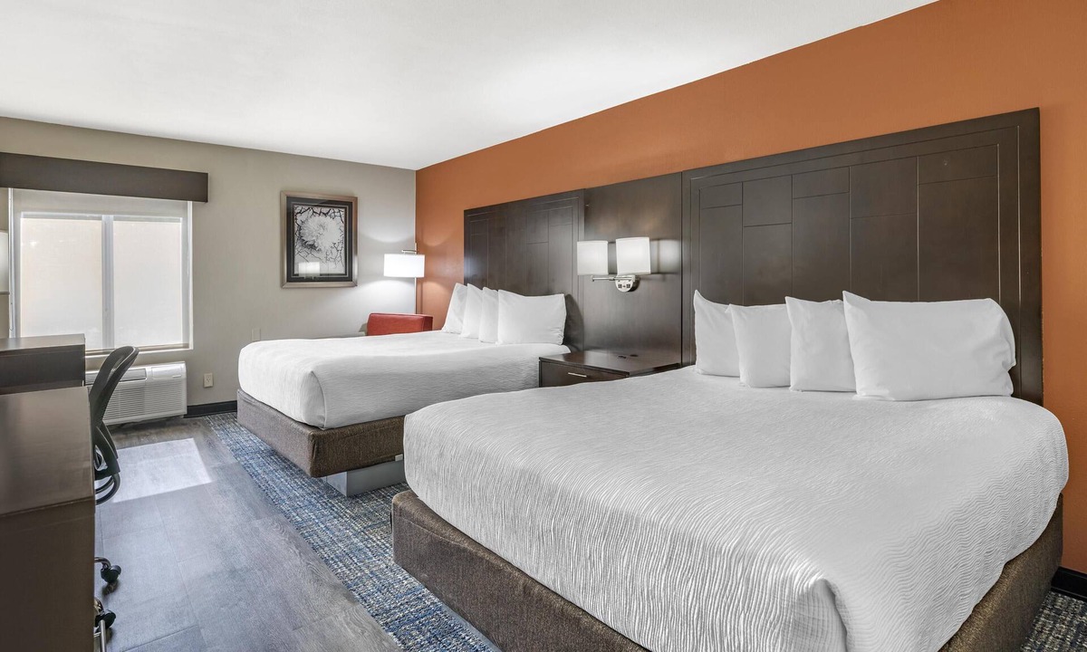 Lee's Summit Hotel | Best Western Plus Lee's Summit Hotel & Suites