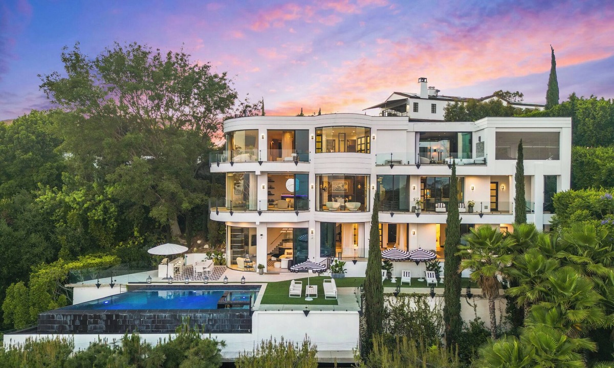 Beverly Hills House | Beverly Crest: Ultra-Private BH Retreat w/Infinity Pool & Skyline Vistas