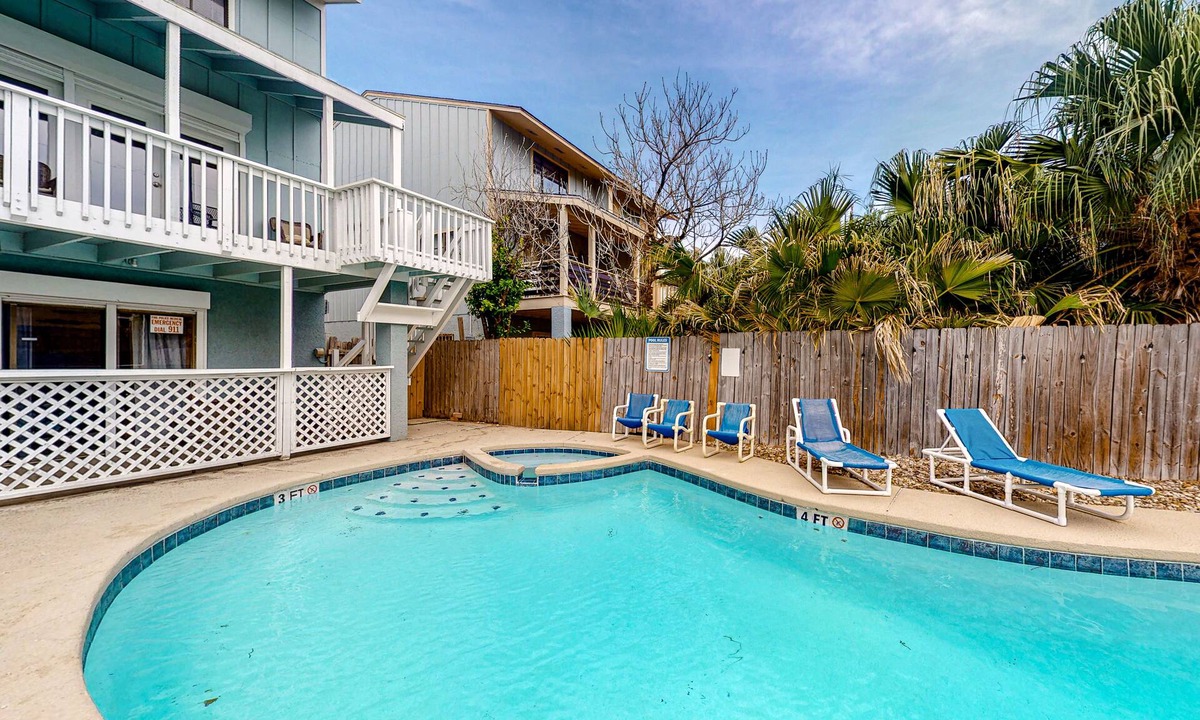 South Padre Island House | Big beachside duplex with pool - great location less than 2 blocks to the beach
