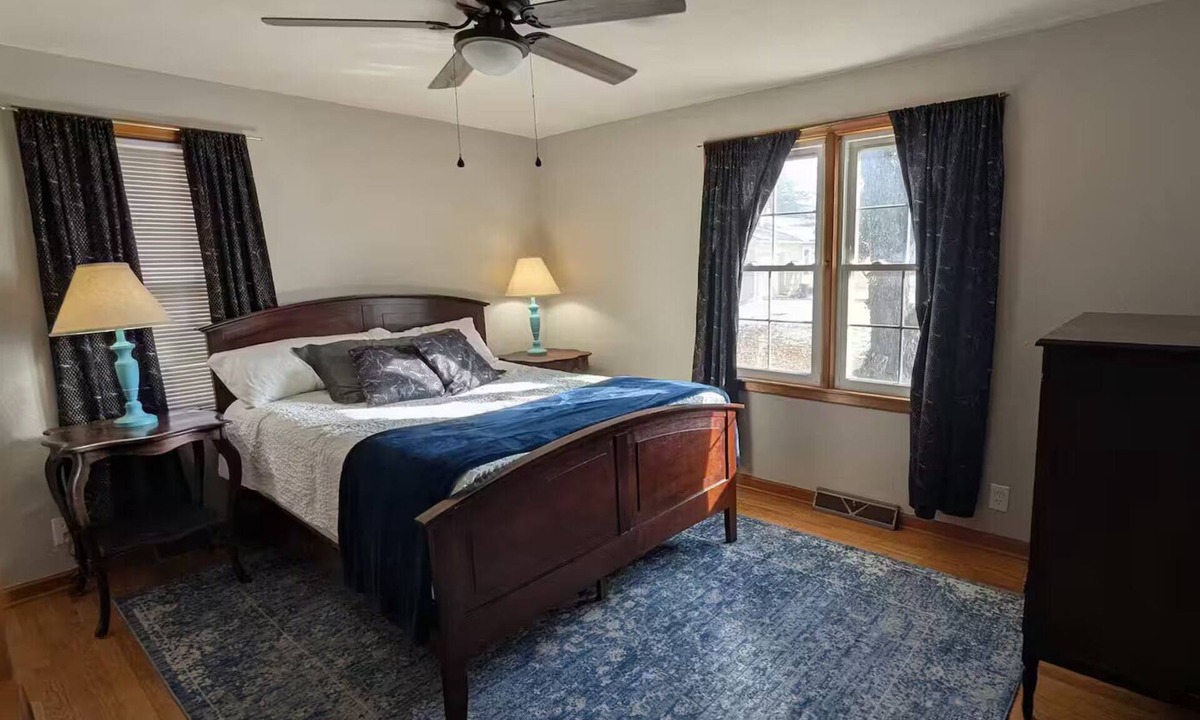 Raytown House | Birdhouse KC, 6 Mins to Stadium, peaceful 3B/2B