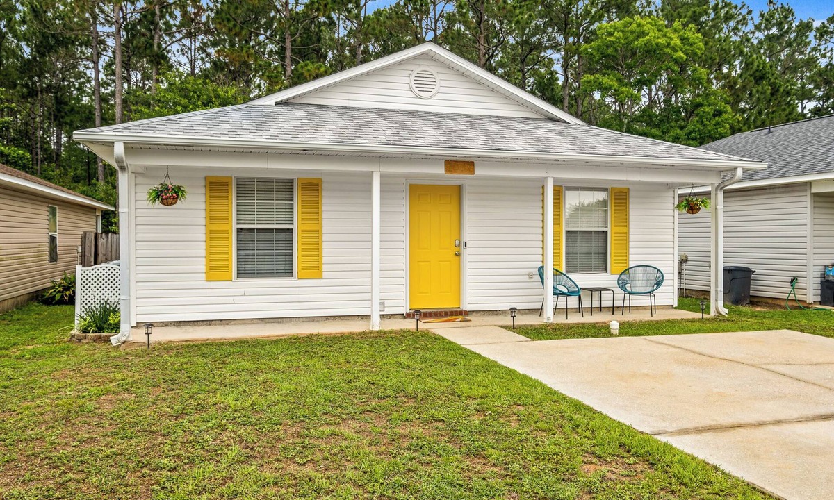 Pensacola House | Blue Angles Flyover, 7 Miles to Perdido Key, Pet Friendly!