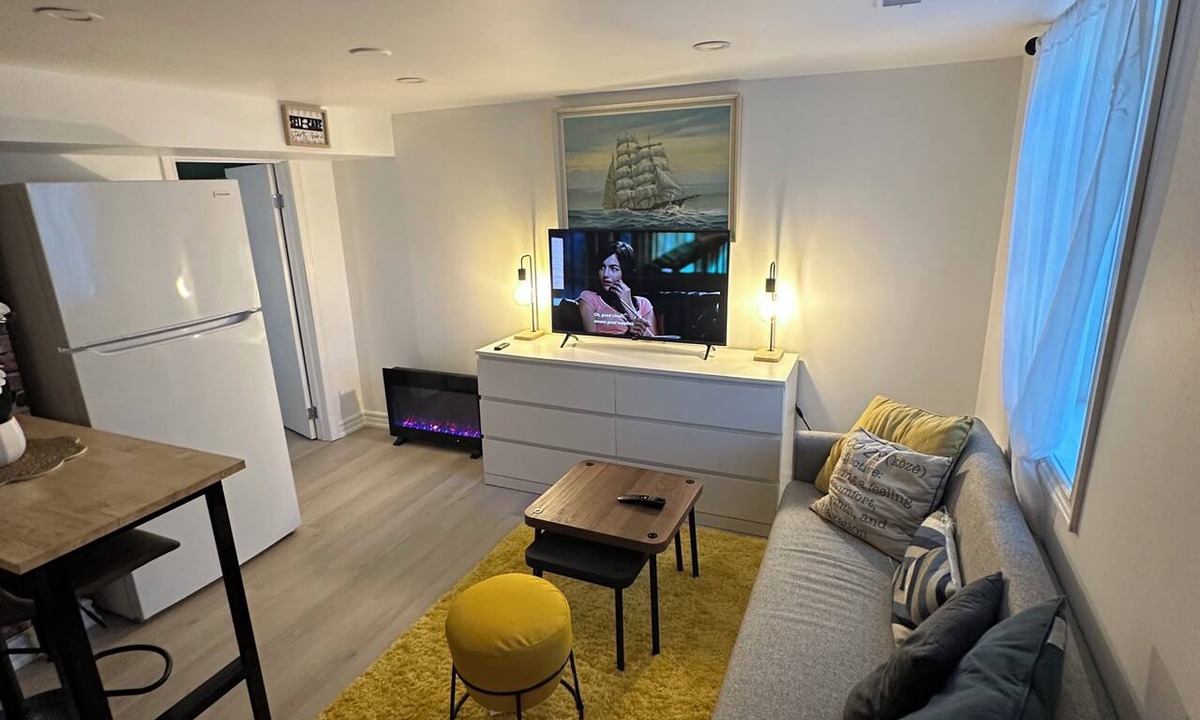 Scarborough House | Bluffs suite retreat - beautiful cliffcrest leafy suburb moments from the beach!